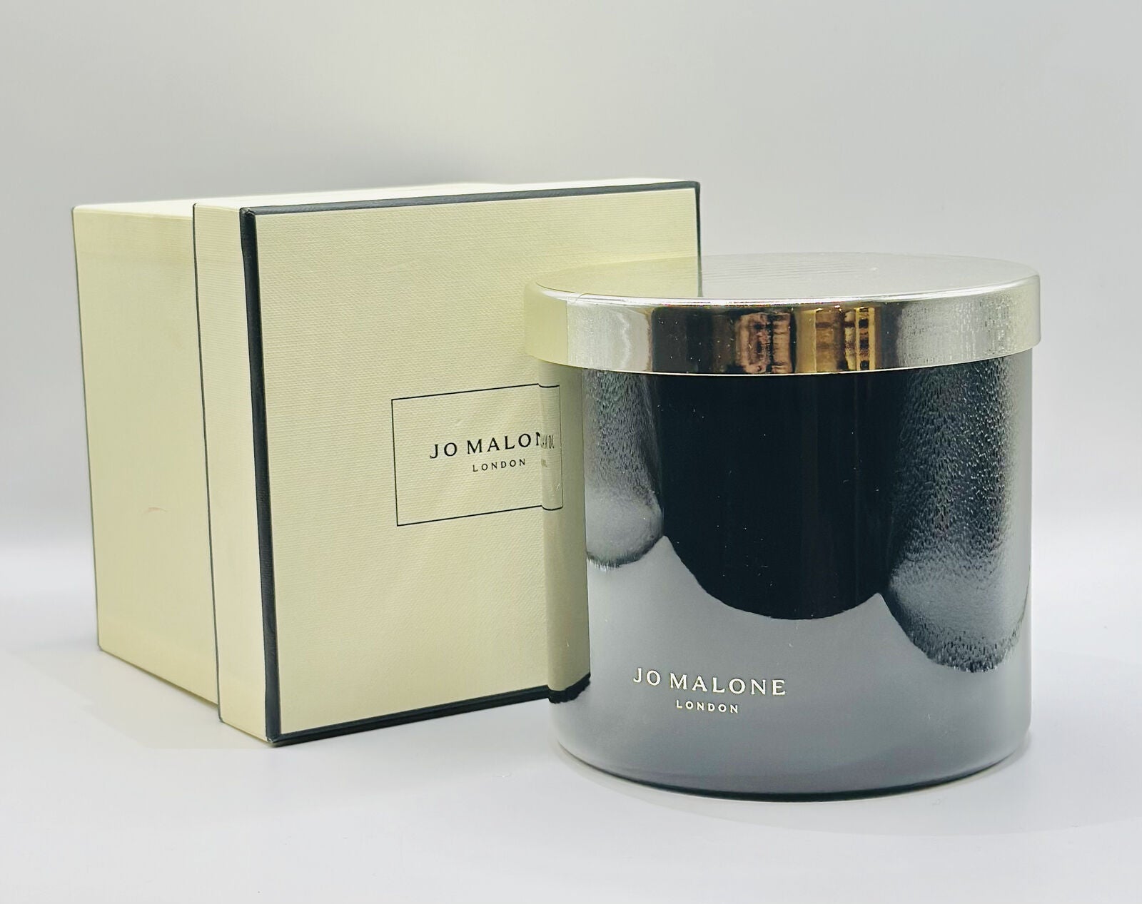 Jo Malone London Velvet Rose & Oud Deluxe Large Candle 90 Hours Burn 21.1 oz image 0